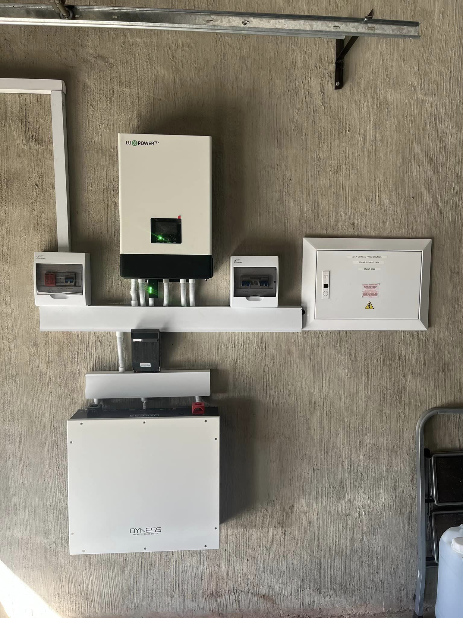 南非1台BX51100+Luxpower家庭储能系统